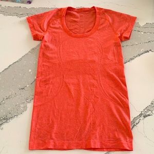 Lululemon Womens Swiftly Tech short sleeve- size 8 in a coral color
